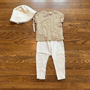 Organic cotton Baby Gap gender neutral outfit. Size 6-12 months. Like new.